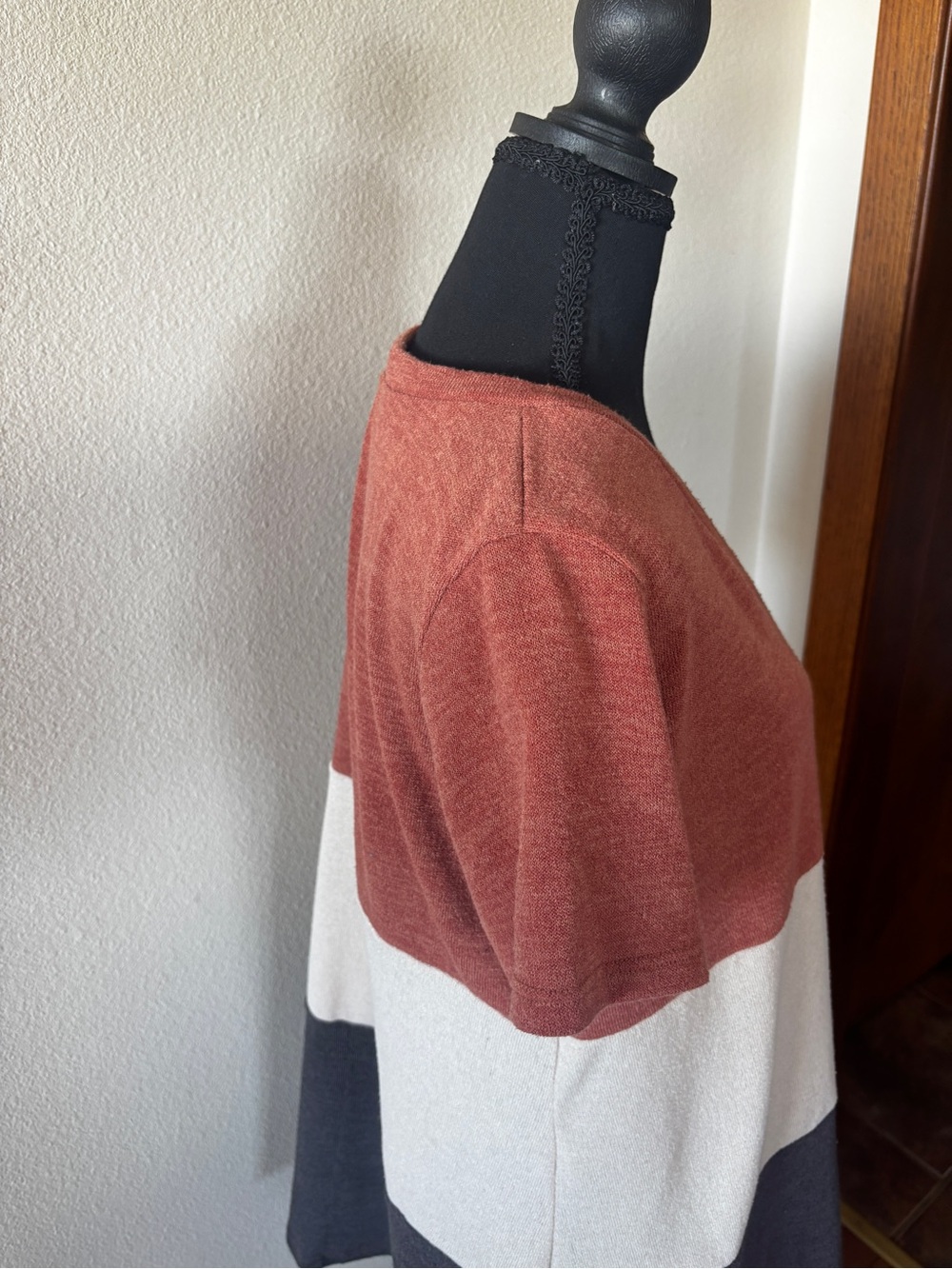 Women's Entro Colorblock V-Neck dress size large - Picture 3 of 7